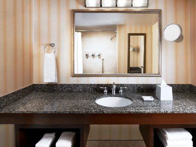 Four Points By Sheraton Richmond Airport Сендстон Екстер'єр фото