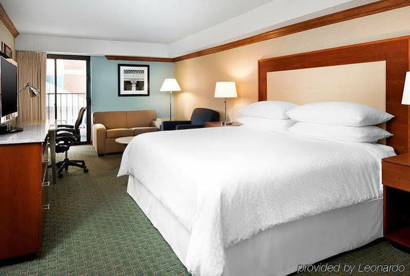 Four Points By Sheraton Richmond Airport Сендстон Екстер'єр фото